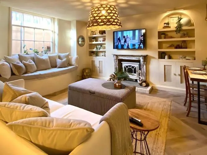 Cosy Home Away From Home.