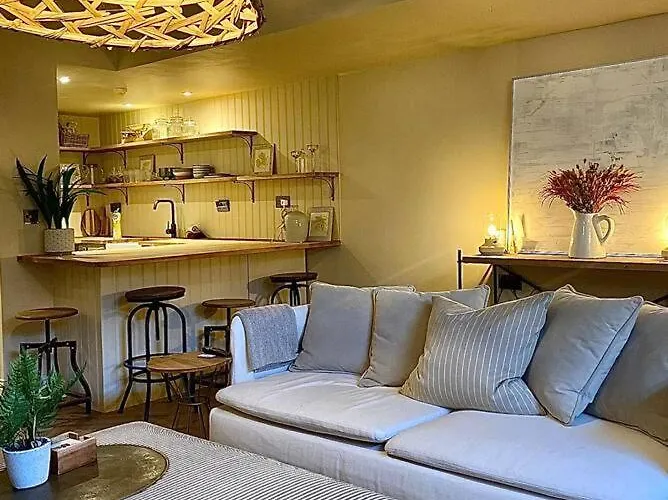 Cosy Home Away From Home.