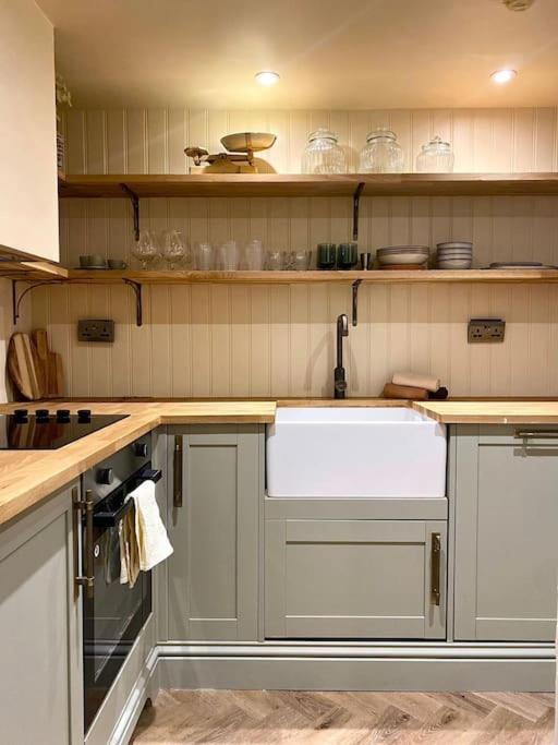 Cosy Away From Home. Hove